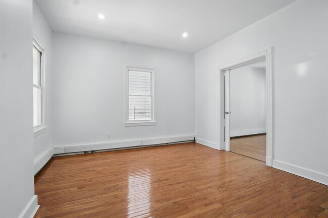 Building Photo - 419 S 7th Ave