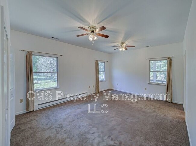 Building Photo - 756 Lakehurst Rd