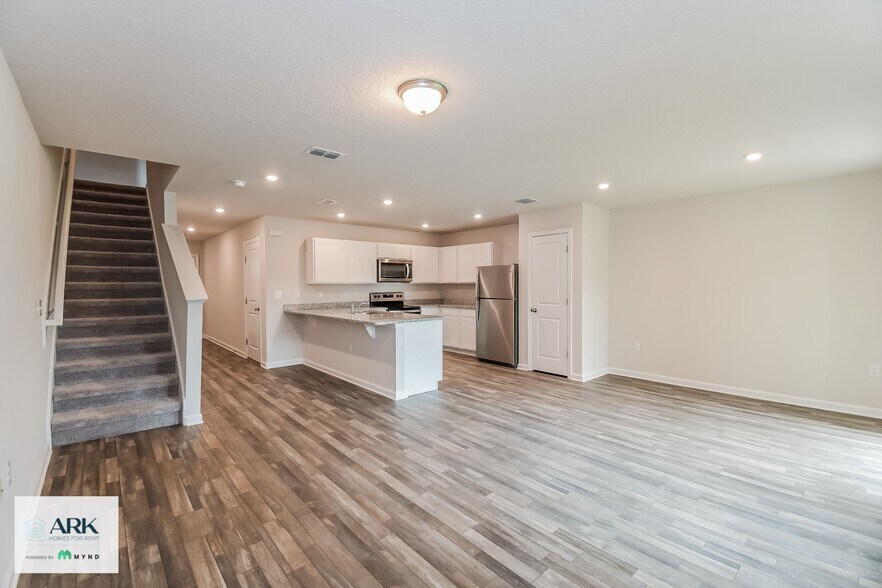 Building Photo - 45335 Red Brick Dr