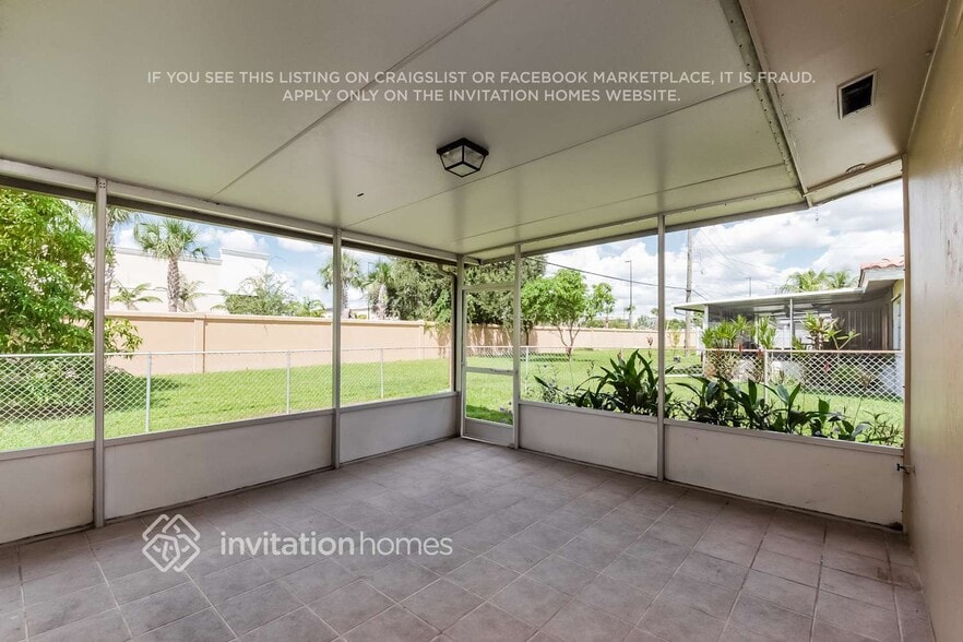 Building Photo - 206 S 57th Way