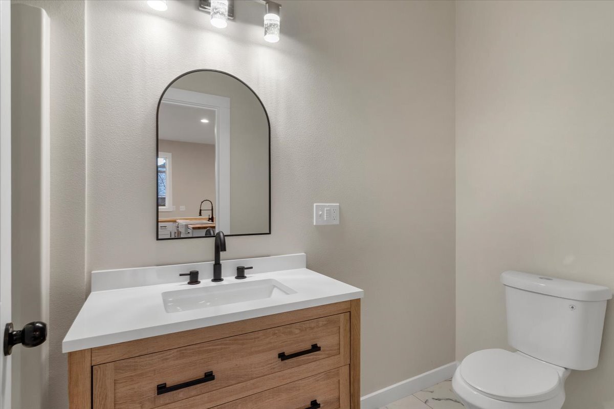 Building Photo - 1094 15th St SE