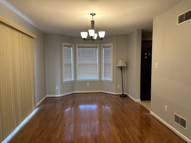 Building Photo - 1841 Vista Dr