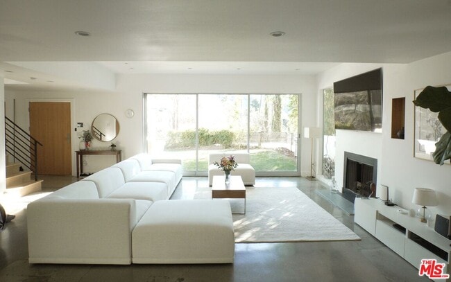 Building Photo - 2690 Zorada Dr