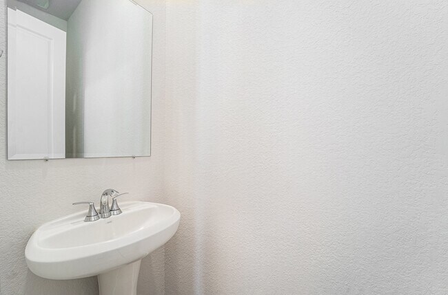 Building Photo - 16630 Lake Austin St