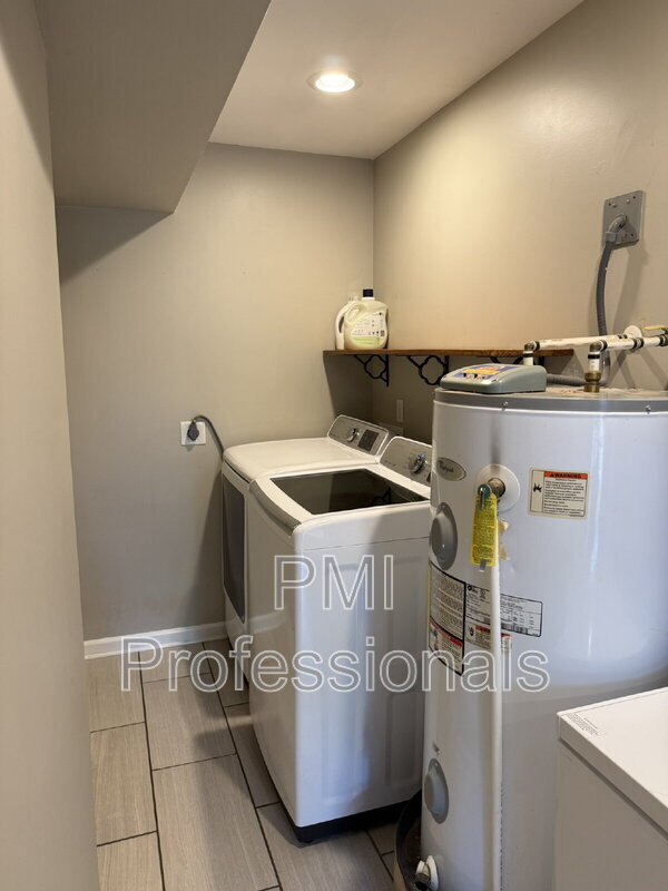 Building Photo - 149 Neverbreak Dr