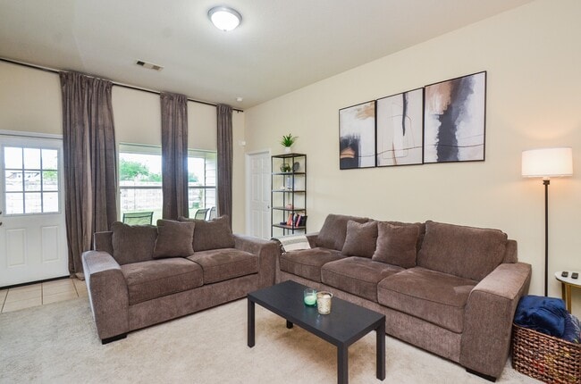 Building Photo - 2122 Platinum Mist Dr