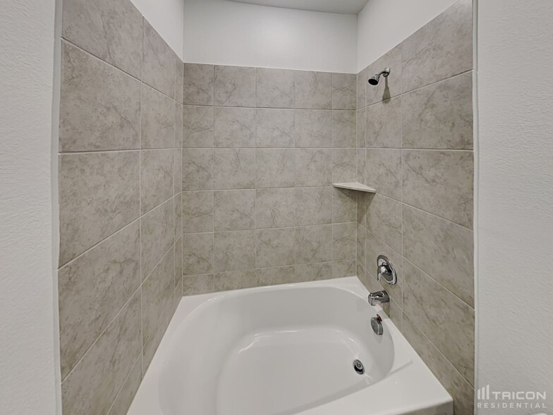 Building Photo - 2513 Starwater Dr