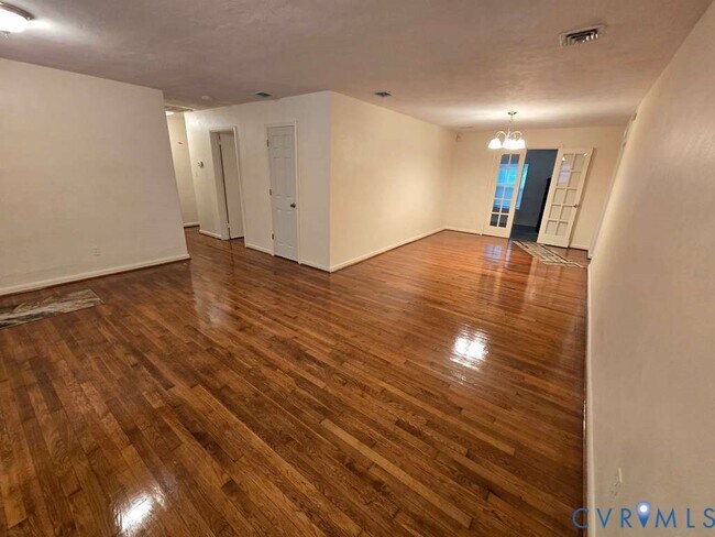 Building Photo - 2604 Sunnybrook Rd