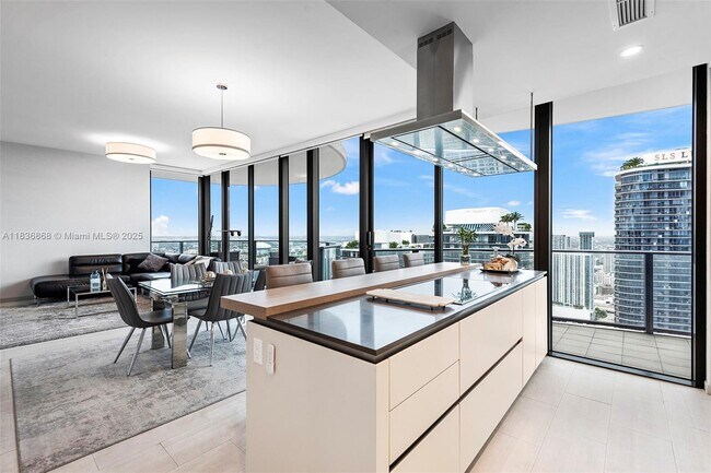 Building Photo - 1000 Brickell Plaza