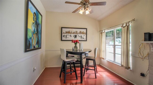 Building Photo - 913 Red Dandy Dr