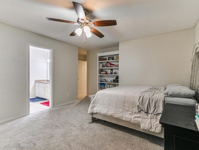 Building Photo - This stunning 4-bedroom, 3.5-bathroom home...