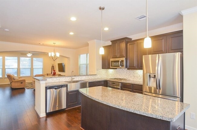 Building Photo - 10014 Spring Shadows Park Cir