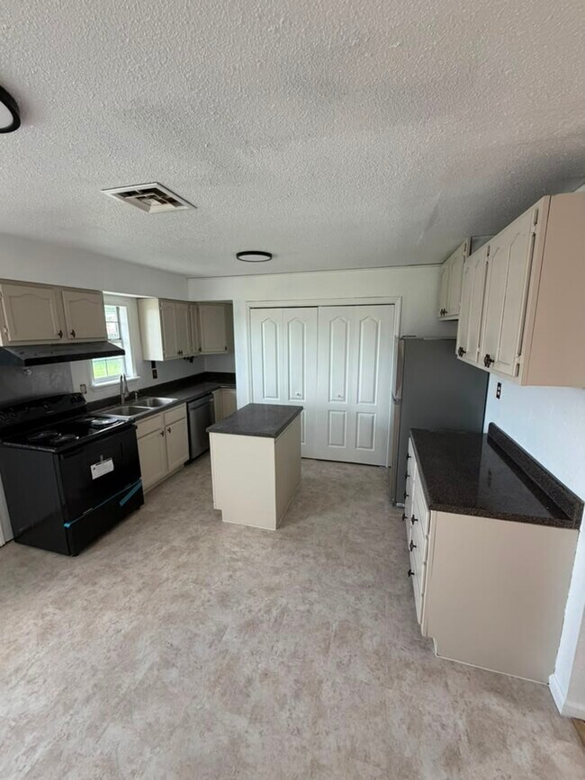 Building Photo - 114 Spanish Cove