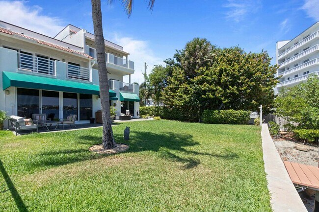 Building Photo - 316 N Lake Dr