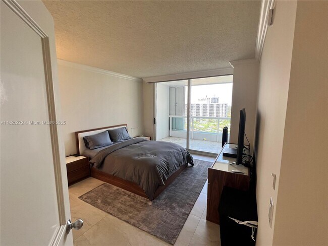 Building Photo - 21055 Yacht Club Dr