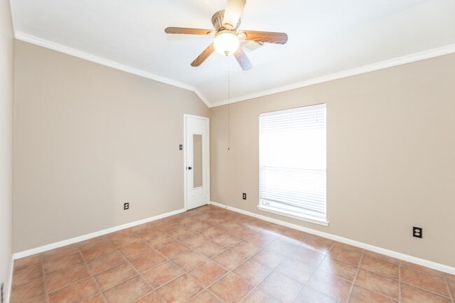 Building Photo - 7111 Glenwood Dr