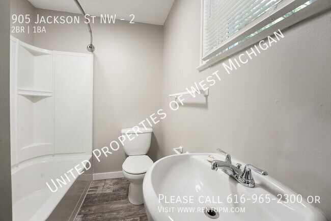 Building Photo - 905 Jackson St NW