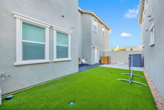 Building Photo - Eco-Friendly 3BR Home in Palmdale