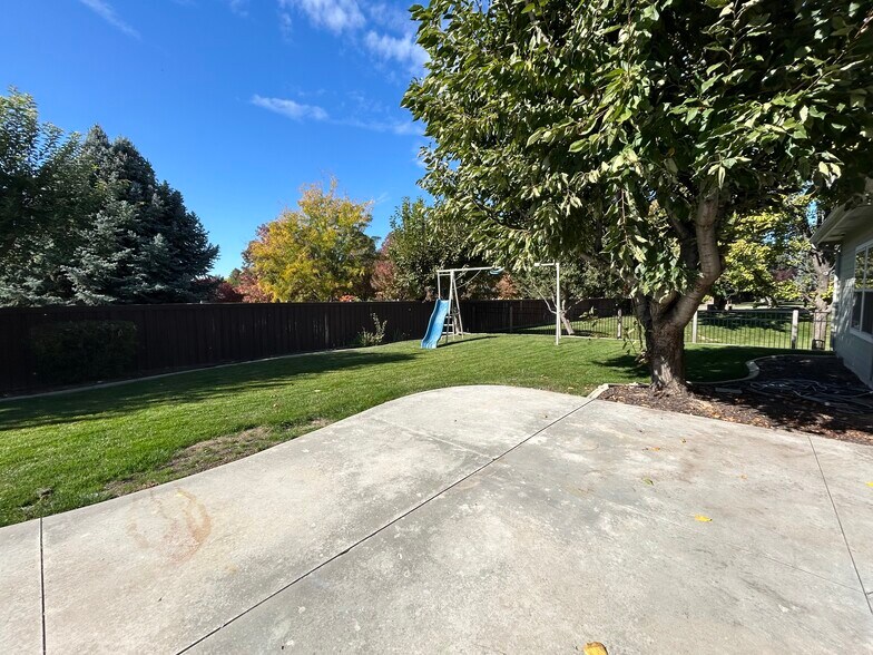 Building Photo - 5535 N Lolo Pass Ave