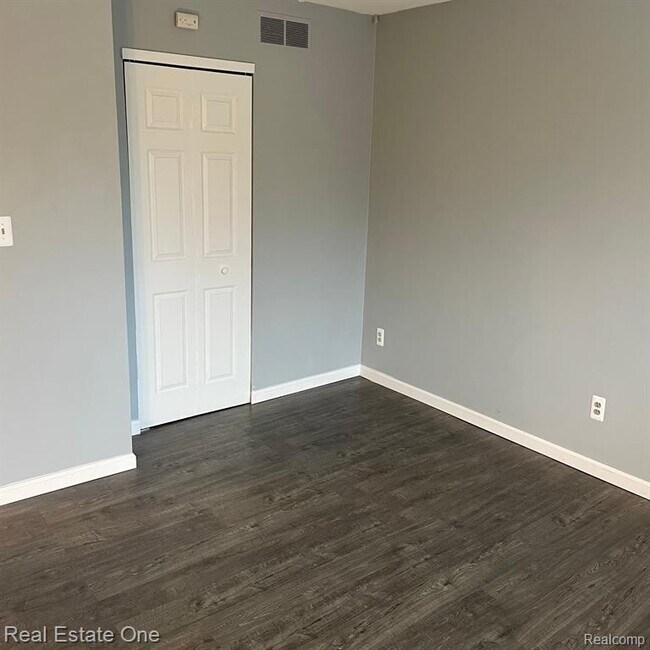 Building Photo - 7220 Bluewater Dr