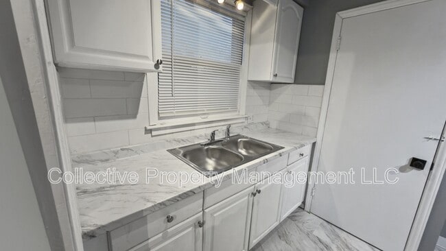 Building Photo - 3625 Chatsworth St