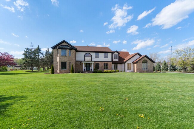 Building Photo - 2208 Crystal Cir