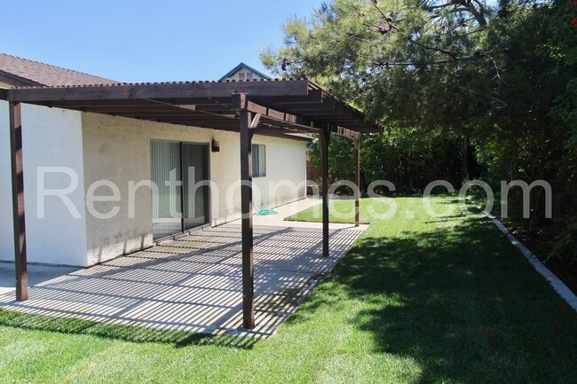 Building Photo - 11093 Madrigal St