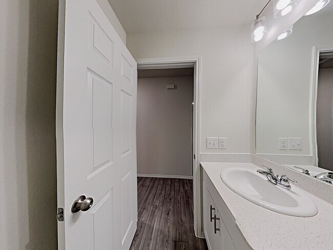 Building Photo - 4517 Greenham Ln.