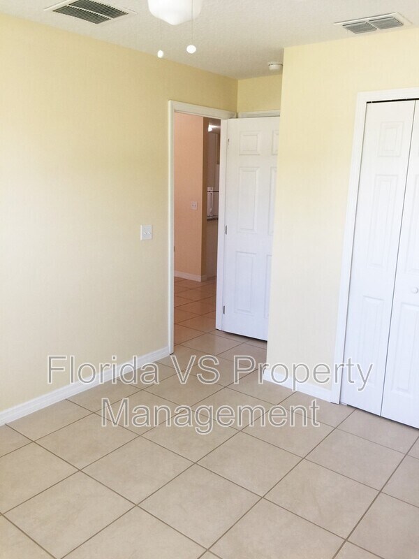 Building Photo - 330 Dundee Dr