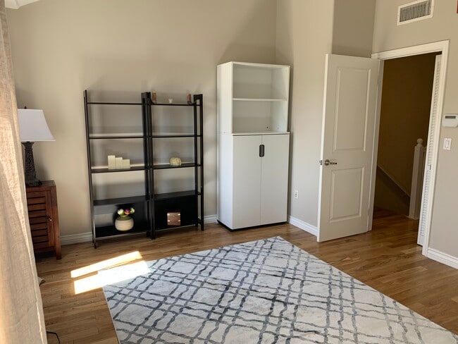 Building Photo - 1500 Pine Ave