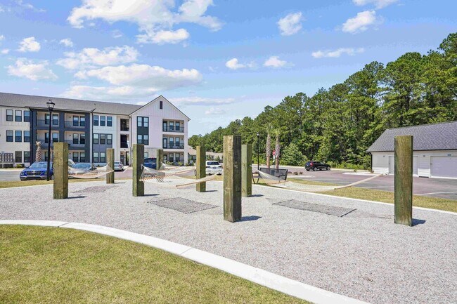 Building Photo - 331 Pickwick Dr