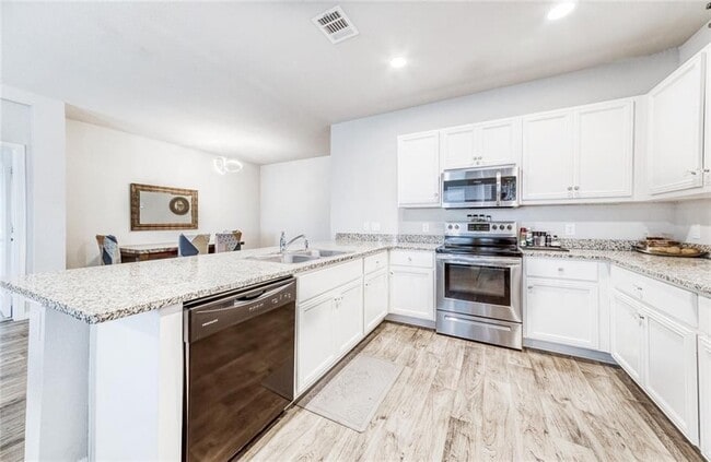 Building Photo - 212 Freedom Park Ave