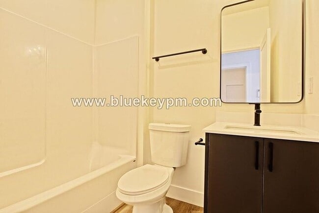 Building Photo - 1528-A: 3 Bed, 2.5 Bathroom Townhome Near PCC and Kaiser Interstate