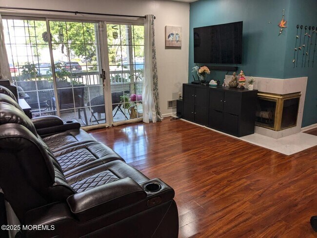 Building Photo - 110 Biscayne Ct