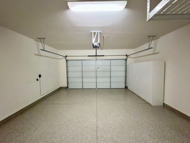 Building Photo - 6096 Laguna Ln