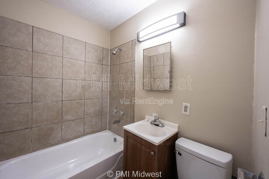 Building Photo - 3413 N Capitol Ave