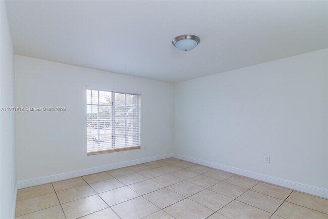 Building Photo - 4804 NW 79th Ave