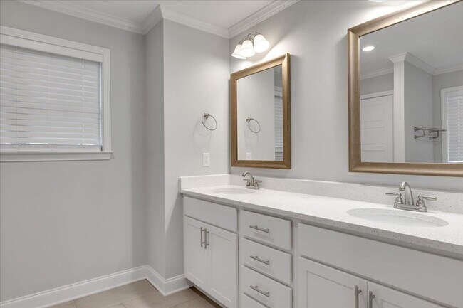 Building Photo - 1883 BEAUTIFUL HOME