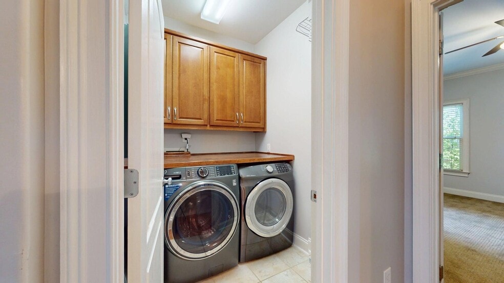 Building Photo - 2172 N Donahue Dr