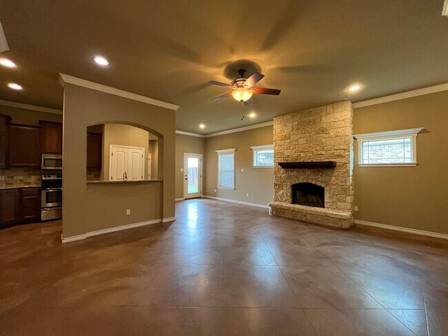 Building Photo - 4 Bedroom Single Family Home:  Available Now!