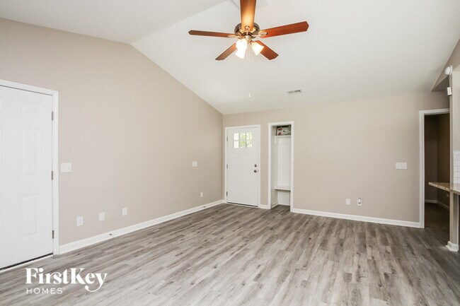 Building Photo - 128 Lismark Dr