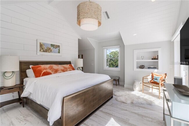 Building Photo - 580 Broadway St