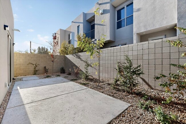 Building Photo - 705 Alcalde Pl SW