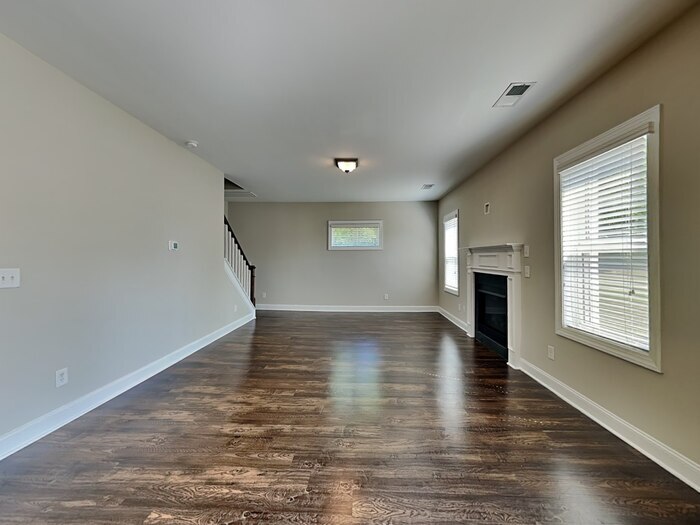 Building Photo - 6321 Silver Creek Ln