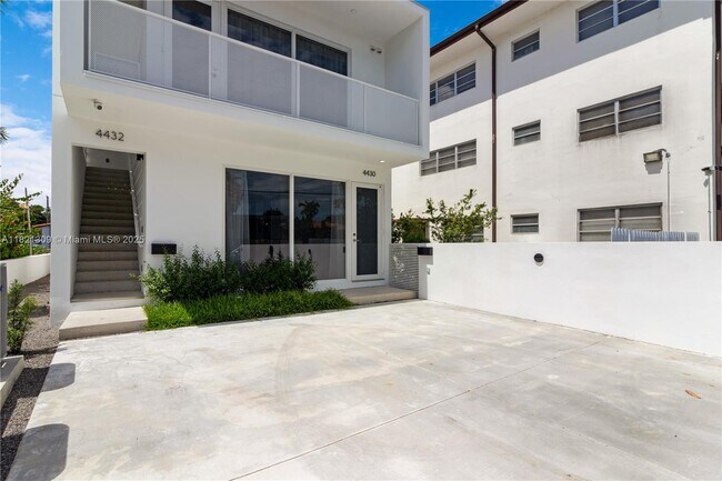 Building Photo - 4430 W Flagler St