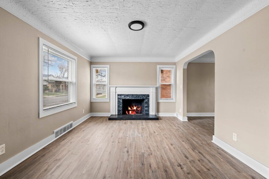 Building Photo - This beautifully updated 3-bedroom, 1-bath single-family home is ready for move-in!