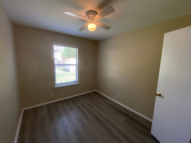 Building Photo - Charming and Spacious Home in a Quiet and ...