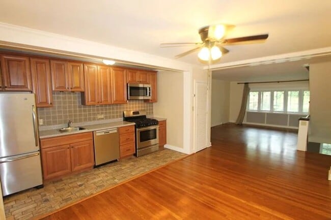 Building Photo - 254 Meehan Ave