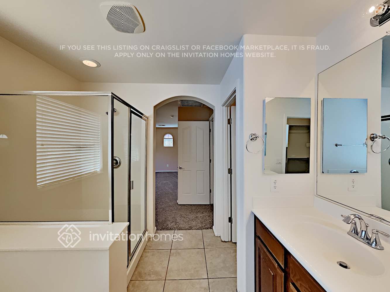 Building Photo - 3243 E Meadowview Dr