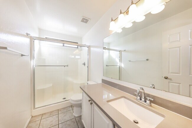 Building Photo - 15122 W Polk St